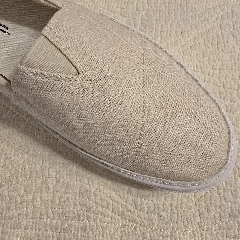 NIB TOMS Ladies Parker Textured Linen Cream Slip-On Shoes
